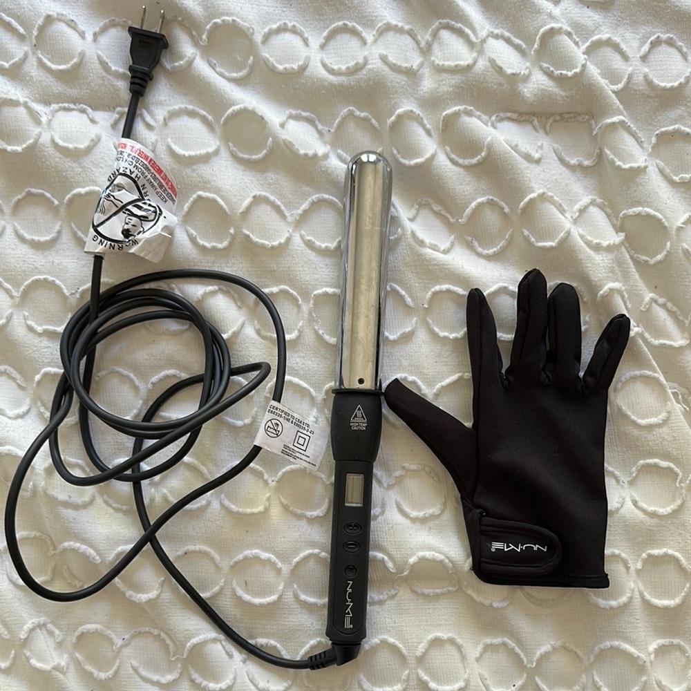 Nume Curling Wand with Glove